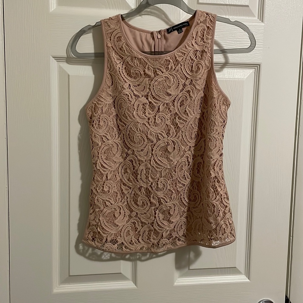 EUC Adrianna papell blush pink blouse w/lace overlay sz.sm 232